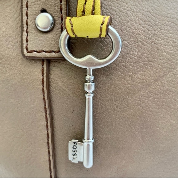 Fossil Taupe/Tan Leather Tote - Picture 16 of 17